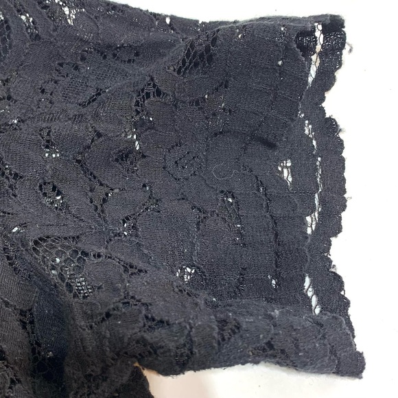 EUC Loft Black Flower Lace Scallop Short Sleeves Top Size MP - Picture 6 of 11